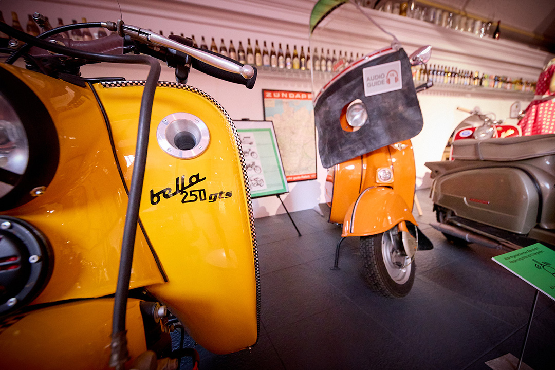 Bella – Sondermodell: Gelbe Bella 250 GTS, Rennmaschine 2003/2004, Yamaha-Motor 1973, Bella-Fahrgestell 1961.